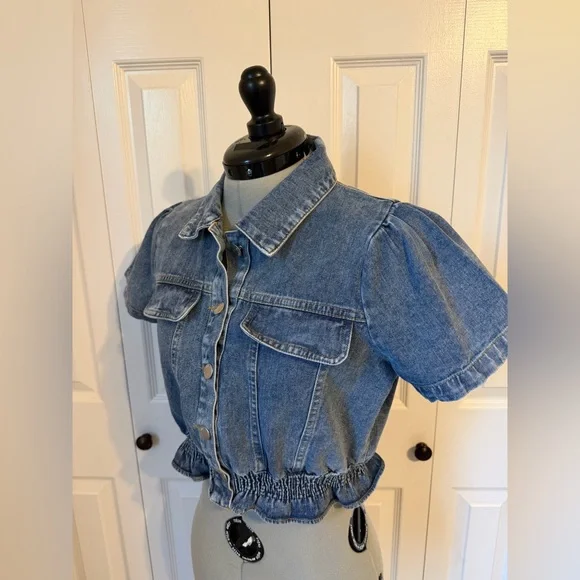 Denim Cropped Button-Up Top - Picture 2 of 3